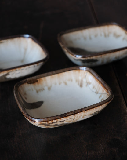 「練上」方形缽