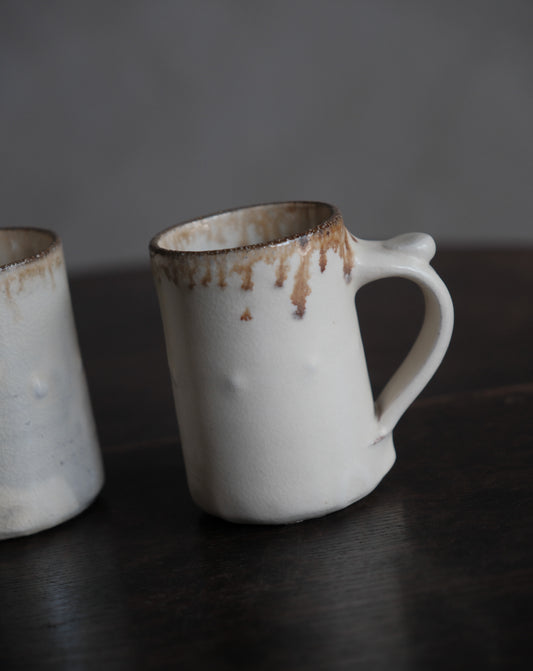 「擠泥」・白釉馬克杯