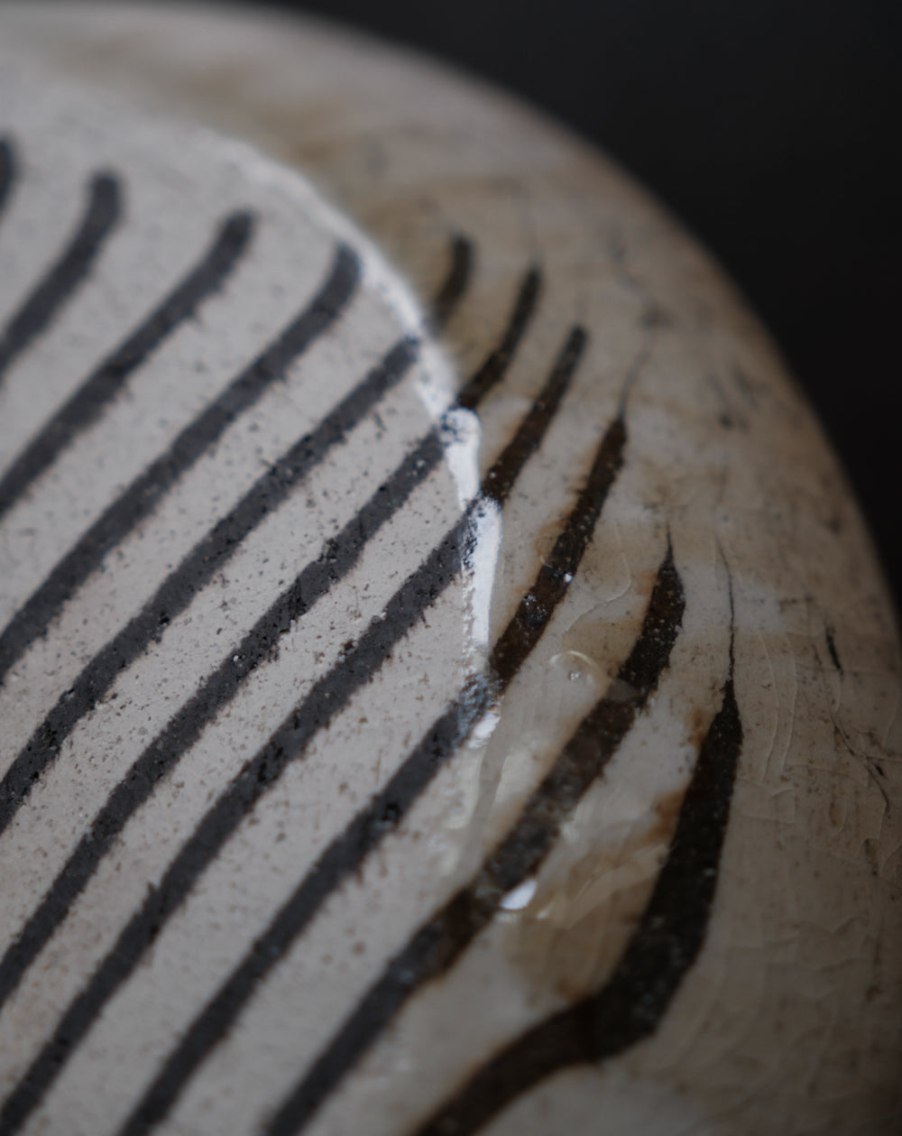 練上」白黑紋・九寸皿– 山竹｜Koya Sanju