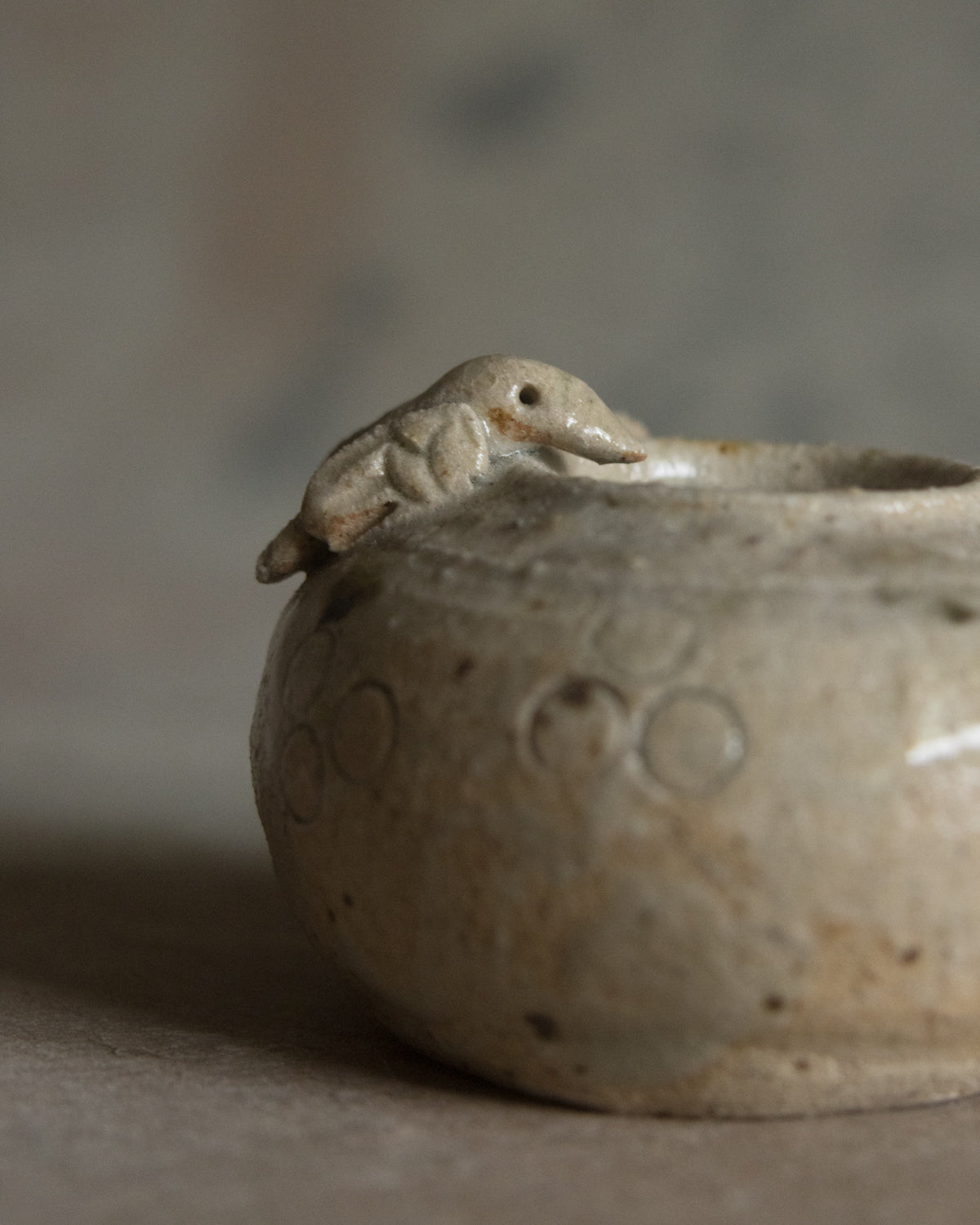 古瀨戶印紋鳥形灰釉水滴– 山竹｜Koya Sanju