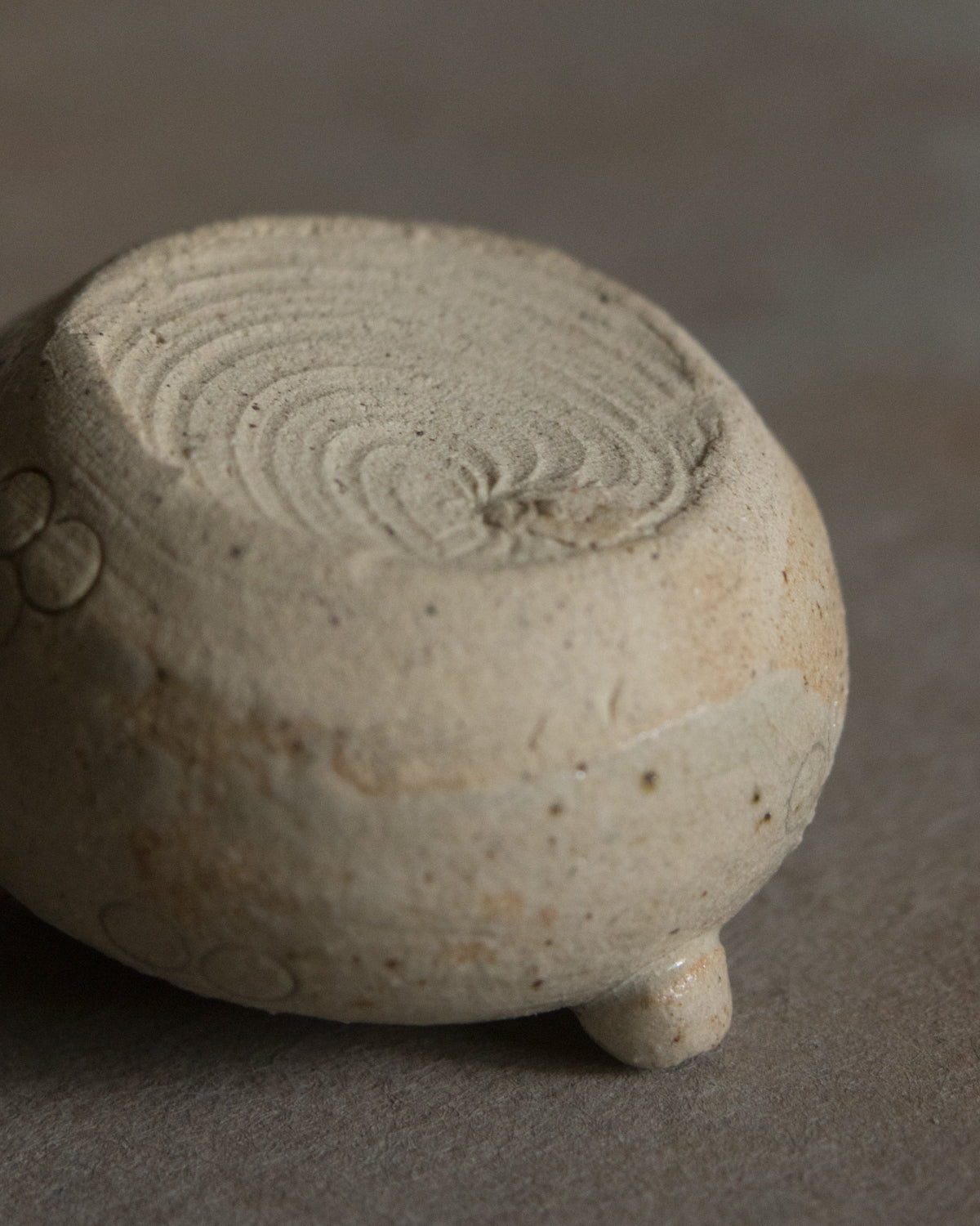 古瀨戶印紋鳥形灰釉水滴– 山竹｜Koya Sanju