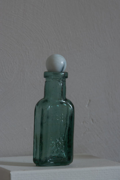 古玻璃藥水瓶