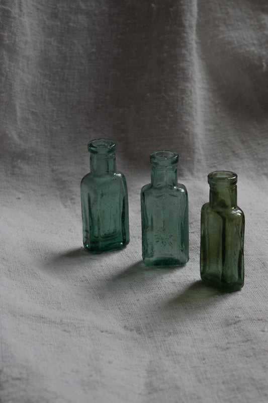 古玻璃藥水瓶